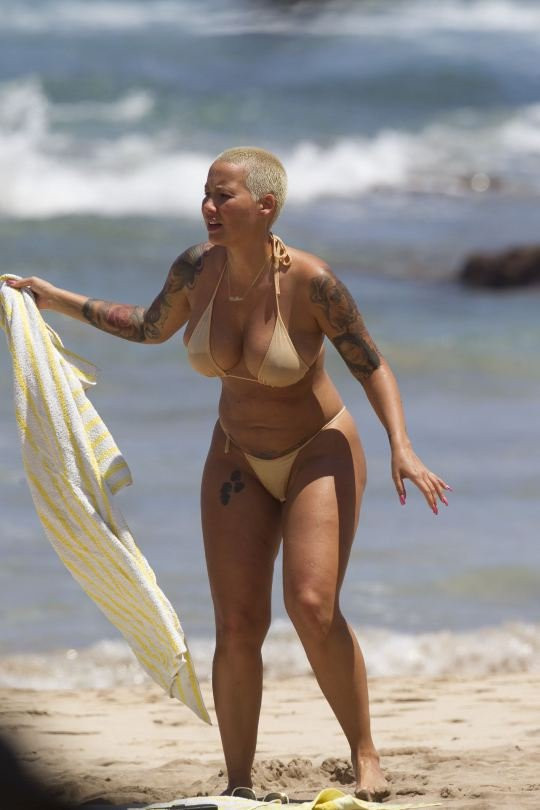 Amber Rose Topless 11 TheFappening.nu 