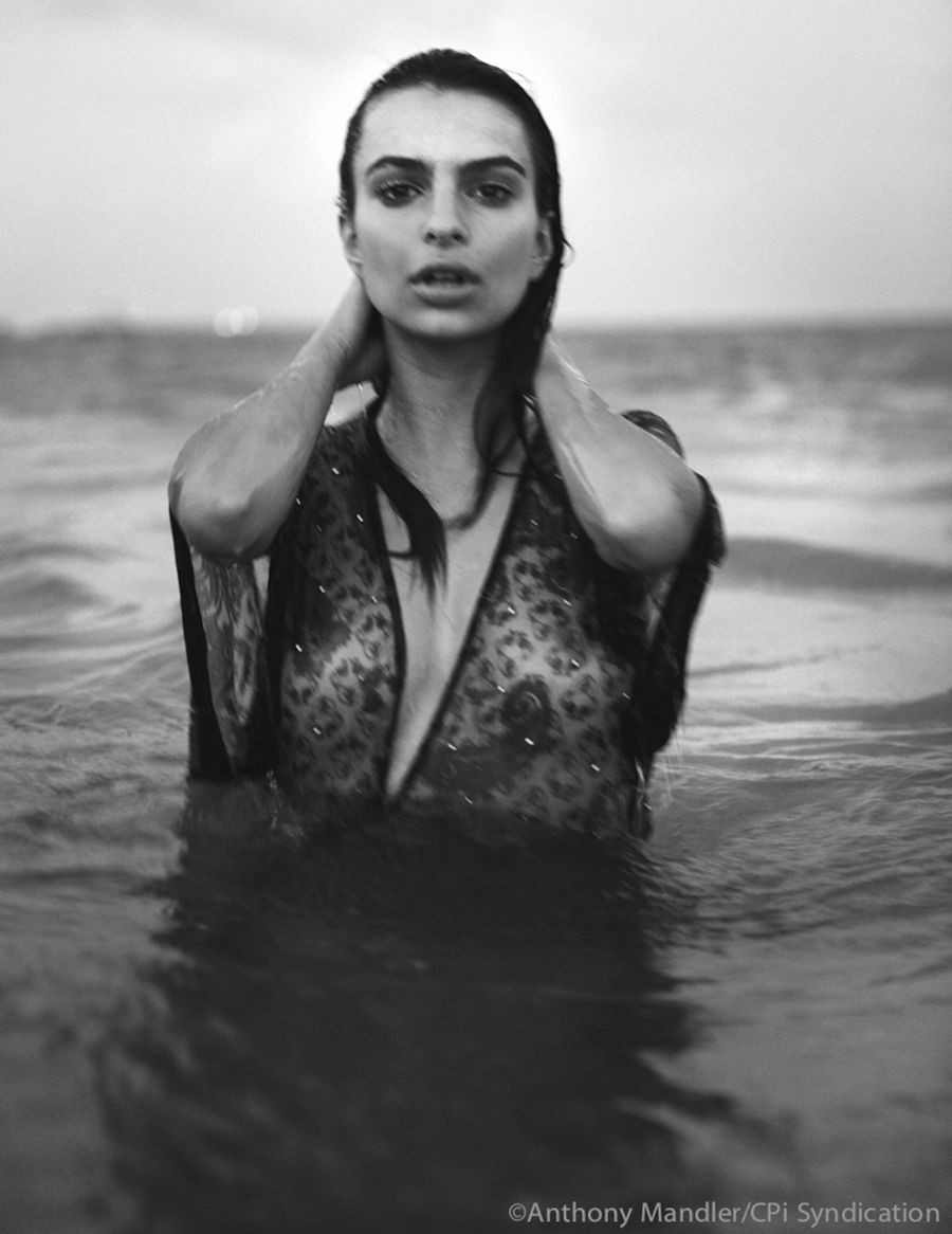 Emily Ratajkowski Sexy 10 TheFappening.nu 