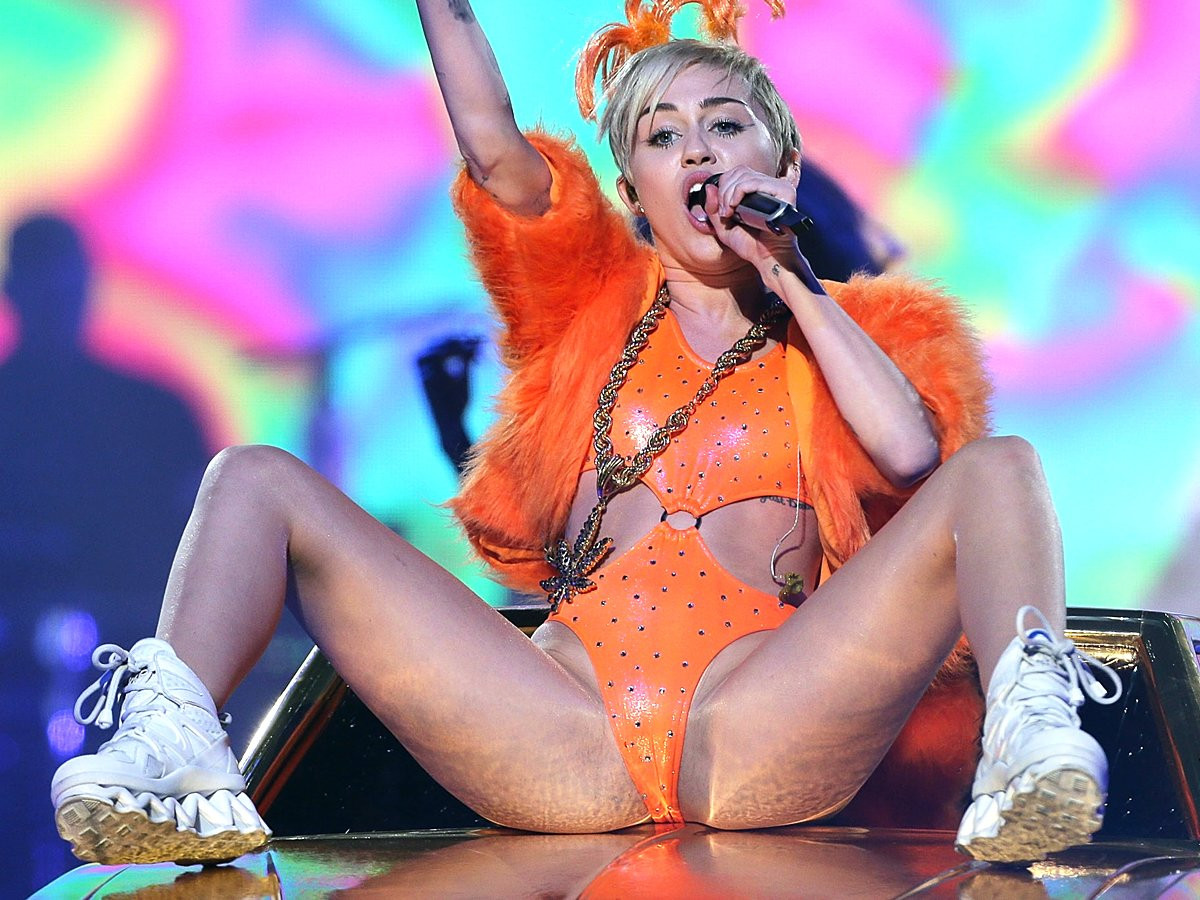 Miley Cyrus Pussy 07 TheFappening.nu 