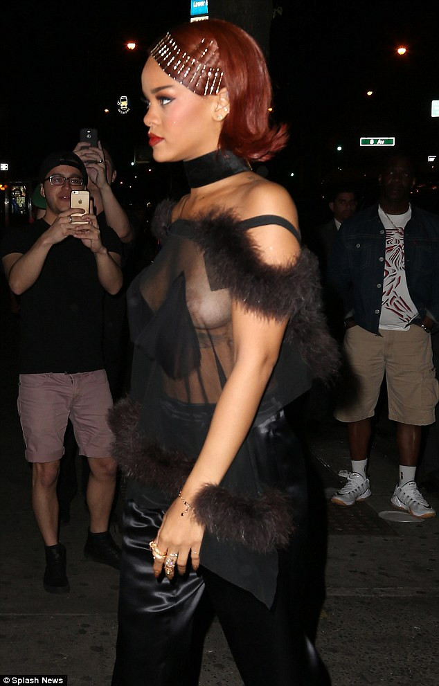 Rihanna-Nipple-Slip-7-TheFappening.nuea2a4dfc071dd501.jpg