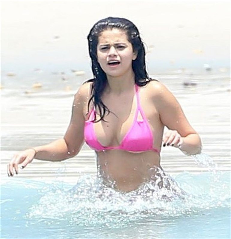 Selena Gomez in Bikini 06 TheFappening.nu 