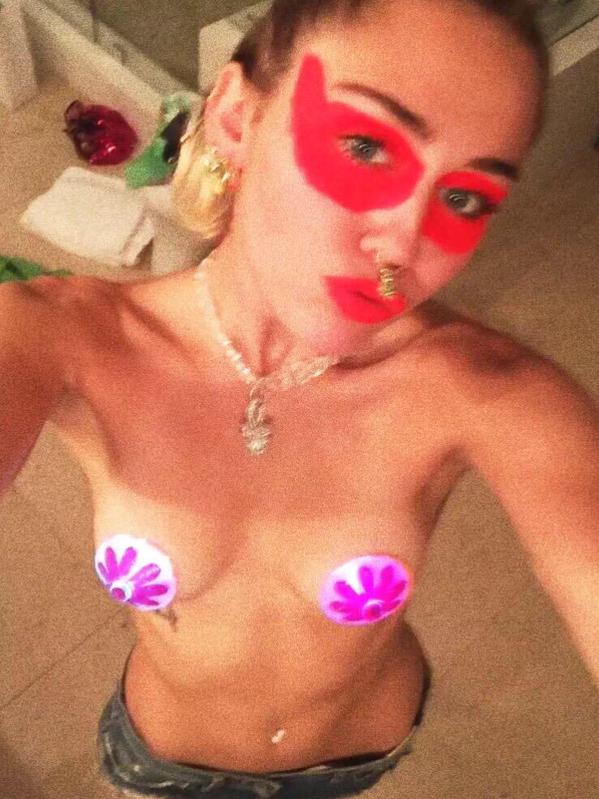 Miley Cyrus Topless 6 TheFappening.nu 