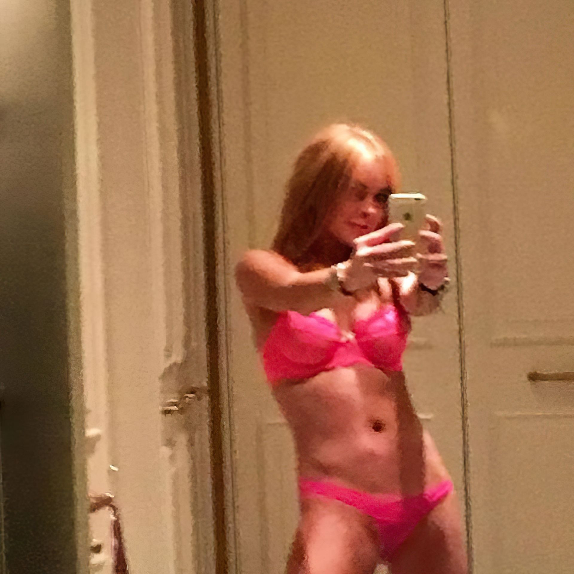 Lindsay Lohan Sexy Leaked The Fappening fappenings.com 4